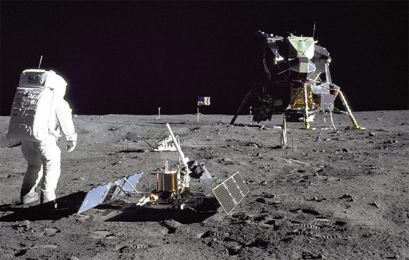 فضانوردان آپولو چه چیزهایی را در سطح ماه باقی گذاشتند؟