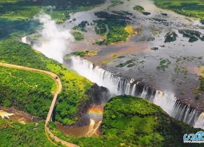 آبشار ویکتوریا، آبشاری آبی در دل سیاهی آفریقا