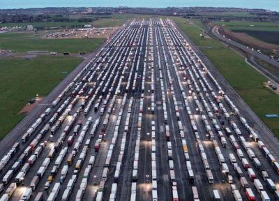 کرونای جهش یافته در انگلیس؛ سرگردانی چند هزار راننده کامیون در مرز